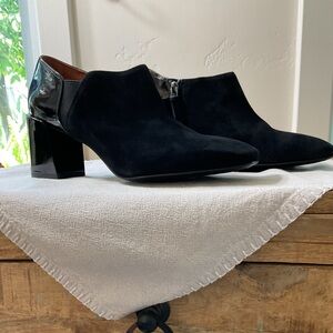 Vionic Linda Black Suede and Patent Leather Booties